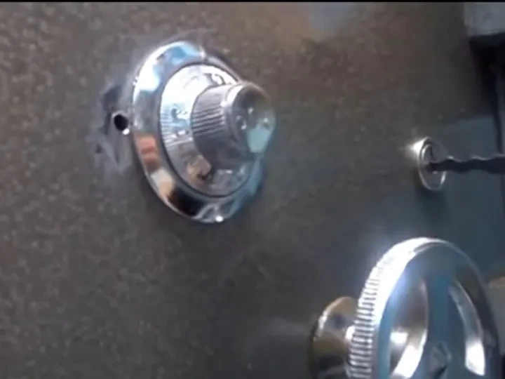 Abertura de cofre em Varginha: cofre com disco de segredo