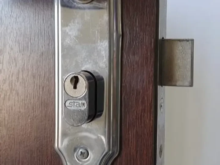 Chaveiro residencial em Varginha: maçaneta e fechadura de porta de casa